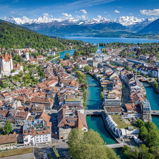 Luftaufnahme von der Stadt Thun